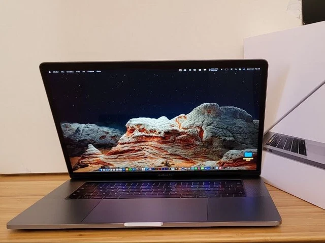 Apple MacBook Pro 15 late 2016, i7-6920HQ 16GB 512GB SSD Touch Bar Refurbed 2019