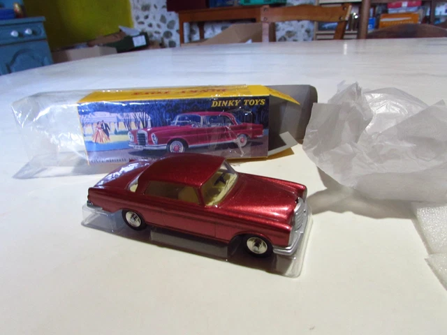 DINKY TOYS 186 Mercedes Benz 220 SE , Bleu, Etat Neuf , Avec Boîte
