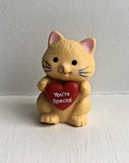 Vintage Russ Berries & Co YELLOW CAT FIGURINE  1.5" w/ "You're Special" Heart