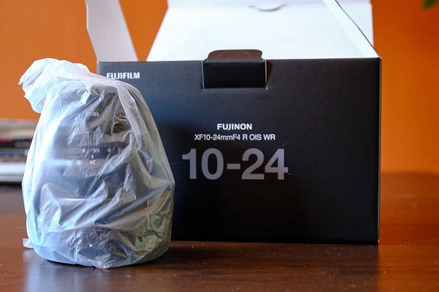 Fujifilm Zoom XF 10-24 R WR OIS Updated WR Version Virtually Unused - XF10-24mm