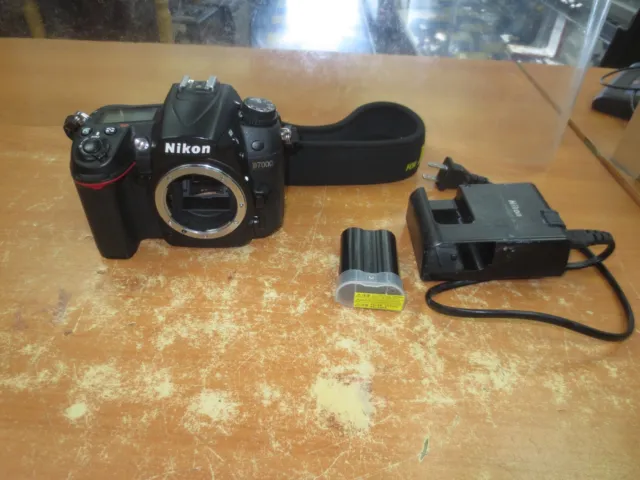 Nikon D D7000 16.2 MP Digital SLR Camera - Black with 2 batteries and charger