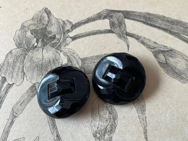 2 Grands boutons anciens en verre noir à facettes 2,5 cm Fin XIXe