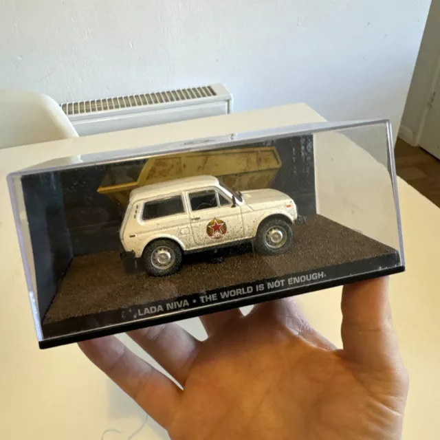 LADA NIVA - James Bond Car Collection - The World Is Not Enough DieCast Model