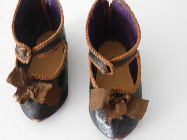 Chaussures blanches pour poupée de 39 à 48 cm - Chaussures - Vilac Chaussures blanches pour poupée de 39 à 48 cm - Chaussures - Vilac