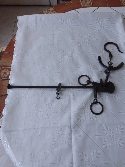 BALANCE ROMAINE ANCIENNE.  FORCE 31 Kg. RATINA. ÉTAT PARFAIT EN FER FORGE. Remis