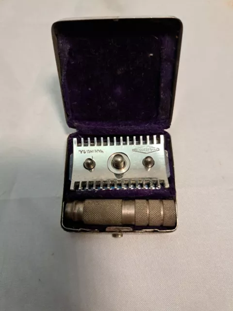 Vtg 3 Piece Gillette Comb Travel Safety Razor Original Metal Box 2 inches