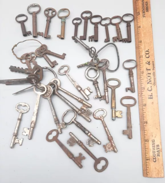 34 Antique Skeleton Keys Key Lot   Russell & Erwin-Lockwood Open & Closed Barrel