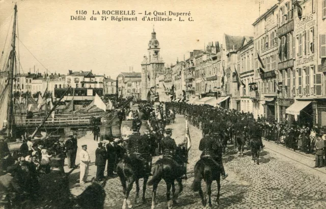 Carte LA ROCHELLE Le Quai Duperré Défilé du 24 ème Régiment d'Artillerie