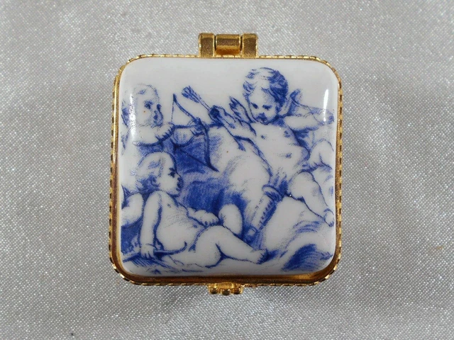 ( 26 ) Sublime Boite A Pilule / Bague " Chérubin " En Porcelaine Italie