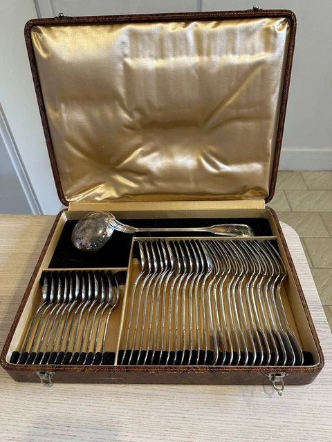 CHRISTOFLE MAROT, PETITE coquille, ménagère set 37 pièces en métal