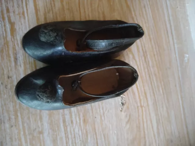 chaussures anciennes en cuir pour très grande poupée ancienne Jumeau ou autre