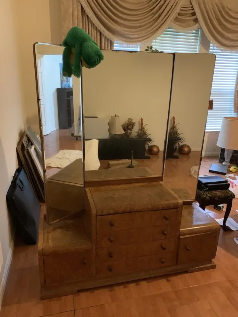 Antique Art Deco Vanity Table with 3 pice of the Mirror