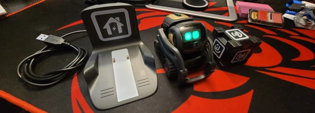 Anki Vector Robot (300-00059) Adult Owned , Low Miles / Hours + Charger + Cube 