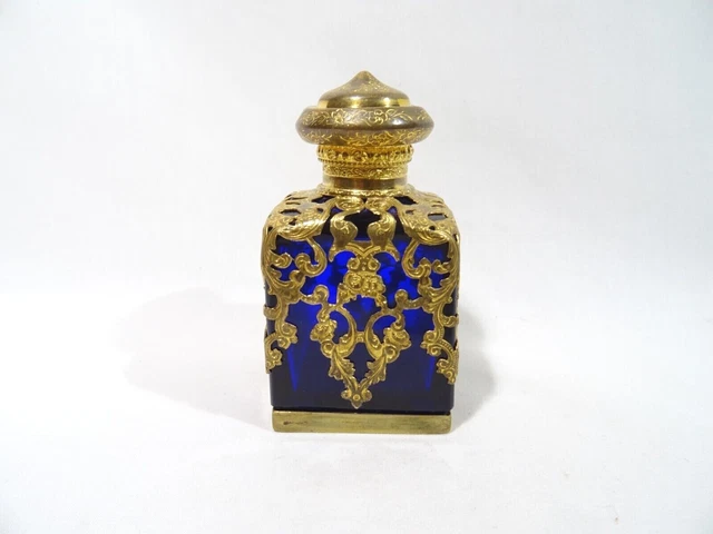 Flacon à Poudre Ancien En Laiton - Style Oriental Militaire - 19ème Siècle - Collection
