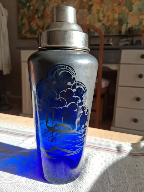 Ancien shaker à cocktail en métal argenté , bar , bistrot art déco