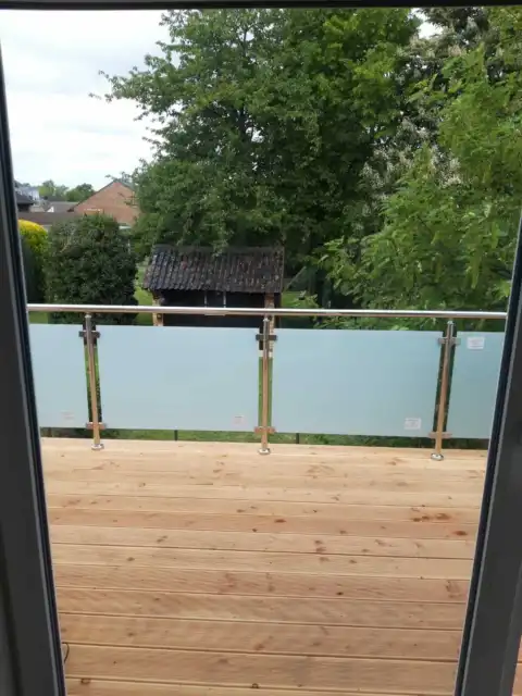 Edelstahl Balkongeländer mit Milchglas Balkon Terrasse Treppe Brüstung 3