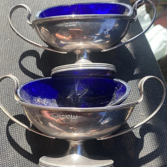 splendido paio di sali d'argento del produttore fodere in vetro blu 122 grammi con con contorno