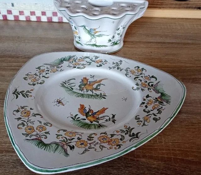 Moustiers,  joli pique-fleurs et plat en super état
