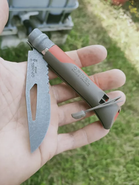 Opinel 8 Outdoor : couteau de poche avec sifflet de survie