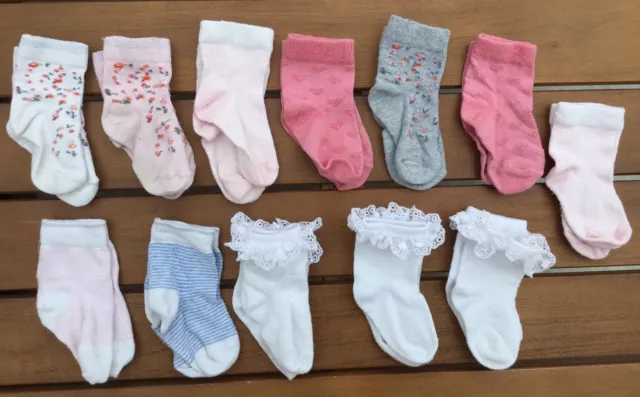 12 x paires de chaussettes cheville bébé fille Next, taille bébé 0-2,5, frais de port gratuits !