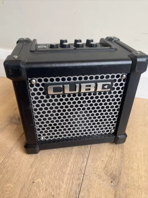 Roland Micro Cube GX Amp - Battery Portable Electric Guitar  Amplifier Busking