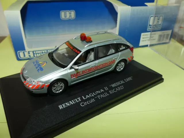 RENAULT LAGUNA II MEDICAL CAR Circuit Paul Ricard UNIVERSAL HOBBIES 2177 1:43