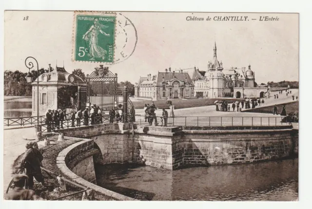 CHANTILLY - Oise - CPA 60 - Chateau de Chantilly - l' entrée - vue 3