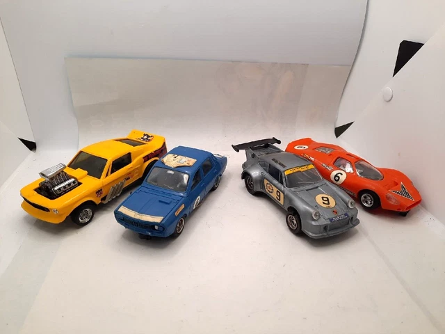 Lot de 4 voitures circuit SCALEXTRIC vintage pour pièces ou remise en état