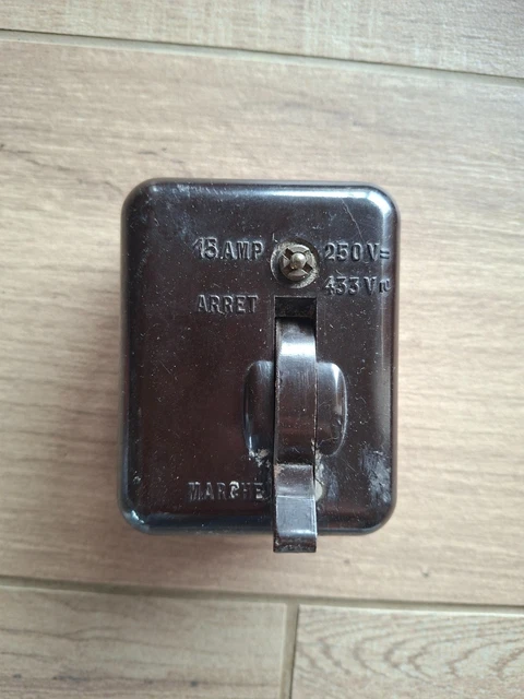 ANCIEN DISJONCTEUR EN Bakelite 15 A 250 433 V Eclairage Deco Loft Indus ...