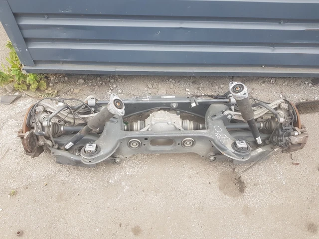 MERCEDES BENZ W205 C200 Rear Subframe And Differential 2053504533 ...