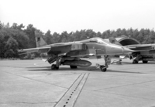 EC 11/3, French Air Force, Sepecat Jaguar A, A145 '11-RG', c1986 - B&W Neg_6051
