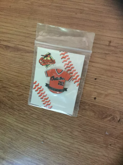 Baltimore Orioles Jim Palmer #22 Number Retired  Pin New