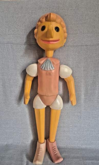 Rare femme ventriloque, le regard original d'Alice