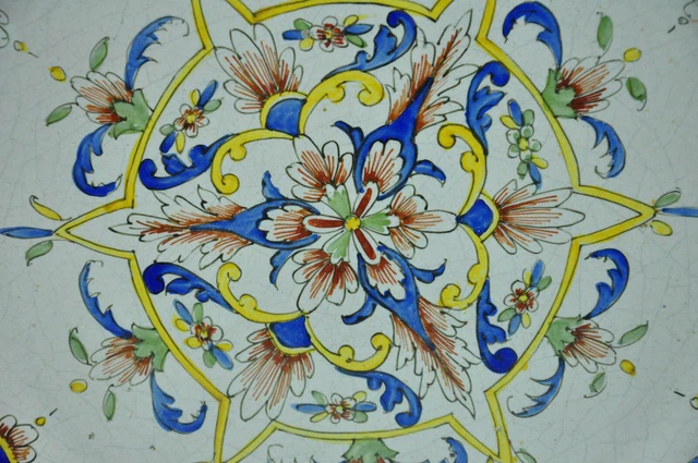 Ancienne assiette signée ROUEN décor fleuri collection céramique 2