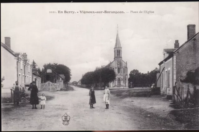 Vignoux-sur-Barangeon 18 Place de l'Église en BERRY CPA Animée années début 1900