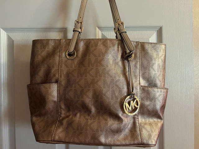 MICHAEL KORS (LG TOTE) MK SIGNATURE LOGO~ROSE GOLD W/ Gold Charm