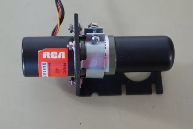 Hamamatsu R636-10 Photomultiplier Tube , 185-930 nm, & RCA PF1042 Socket