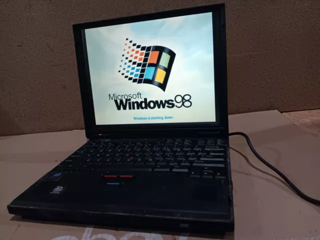 Computadora portátil vintage IBM Thinkpad 600 Intel Pen II 266 MHz Windows 98 SE IBM TIPO 2645