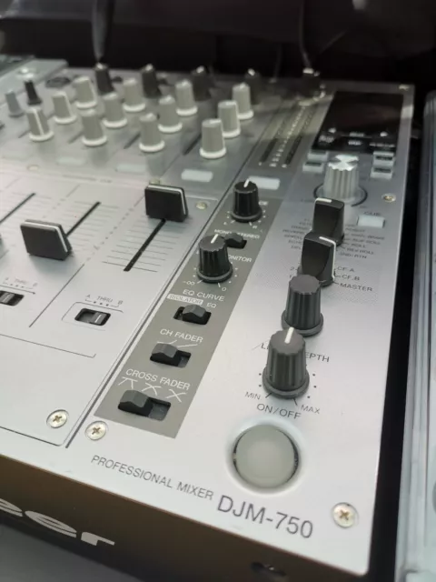 Pioneer DJM-750 Professional 4 Channel Mixer