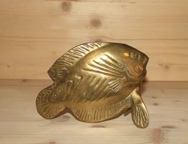 Petite figurine de poisson en laiton vintage faite à la main