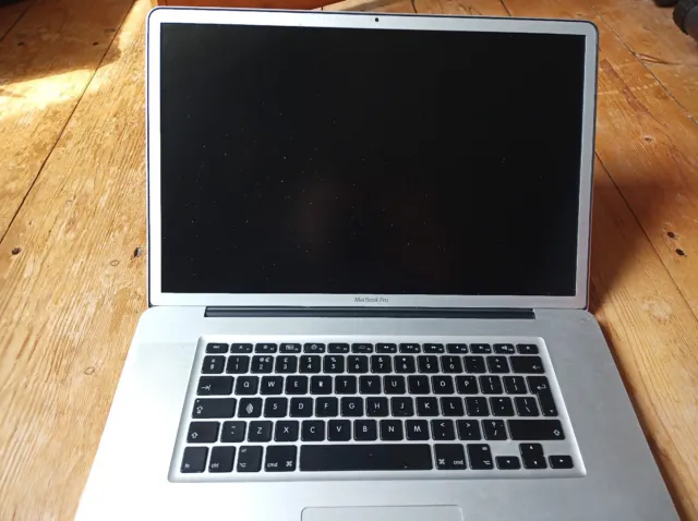 MacBook Pro 17 2009/2010/2011 DISPLAY WITH CHASSIS