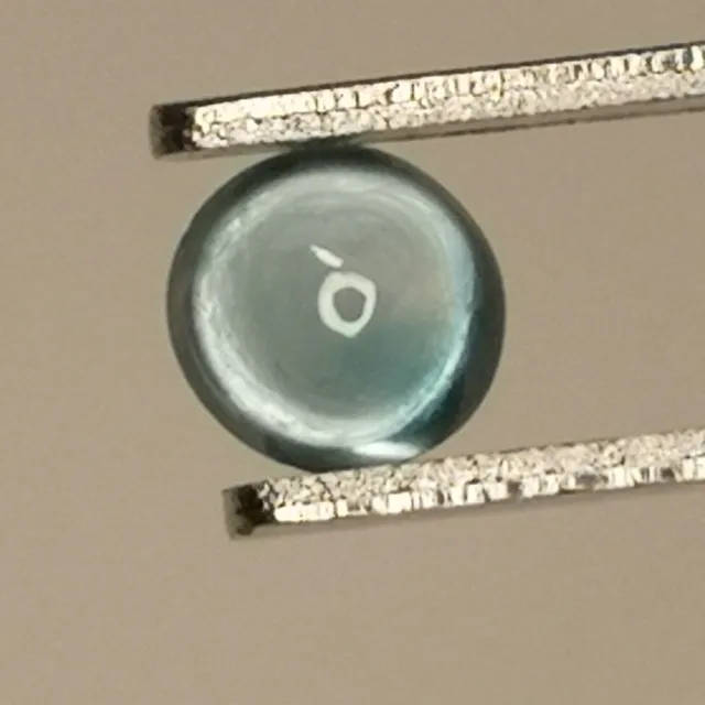 Zircon Bleu Chauffé 0,62 carat du Cambodge  | Cabochon Rond  | 4,2 x 3 mm