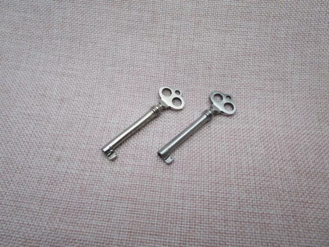 2 alte Schlüssel Möbelschlüssel für Türschloss  Nähkästchen  Kasse Truhe  4,8 cm