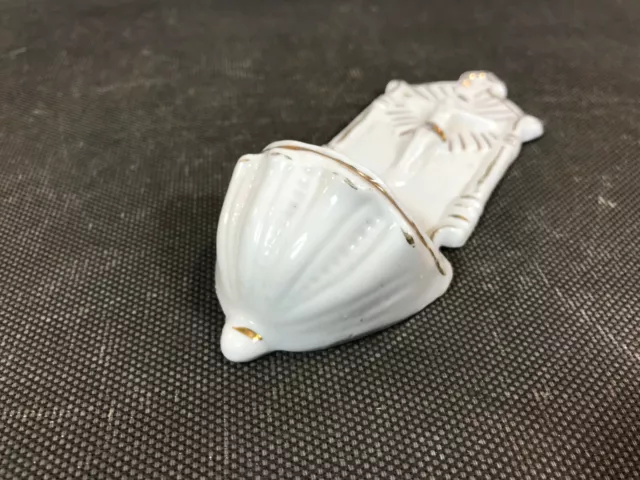 Ancien petit bénitier en porcelaine de Paris 19ème siècle dorures antique stoup 3