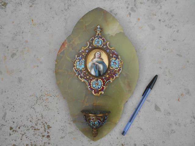 Pendule portique, laiton et émaux cloisonnés à décor de rinceaux et