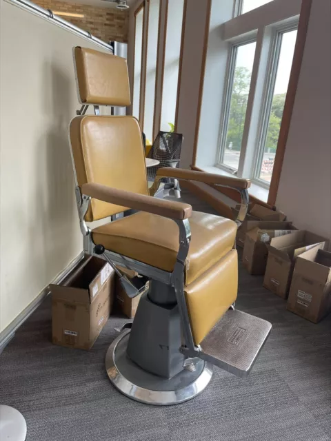 Vintage 1963 F&F Koenigkramer - Reliance Barber Chair