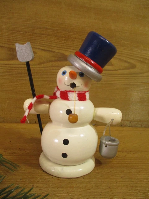Räuchermann Smoker "Schneemann" Seiffen Erzgebirge beim Eisfischen