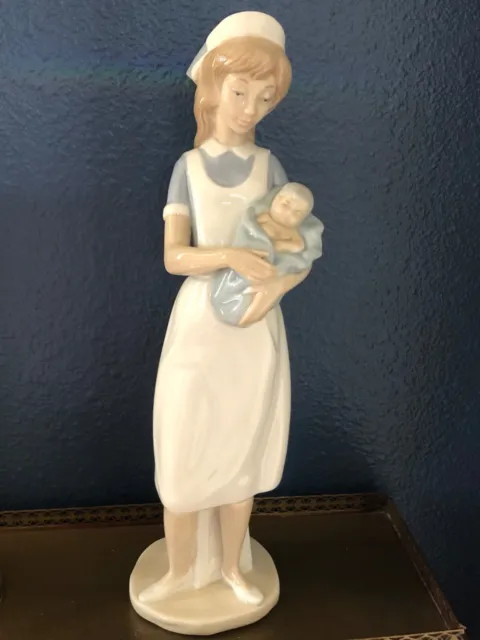 Vintage 1979 LLADRO NAO DAISA Porcelain Nurse w/baby Figurine PERFECT Condition!