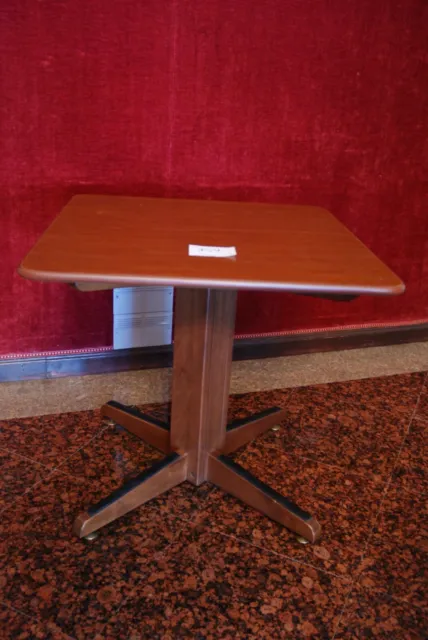 2 tavoli e  8 sedie da bar in legno