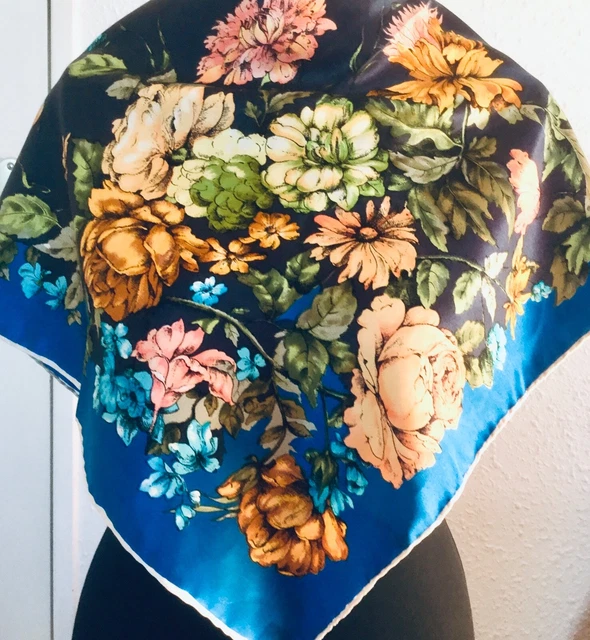Lot De Foulards En Soie - Deux Signés - Multicouleur - Occasion Très Bon état